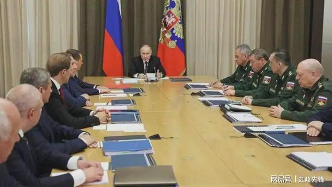 滚球-毁天灭地！乌对俄发起惊天一击从战略轰炸机到核潜艇基地(图6)